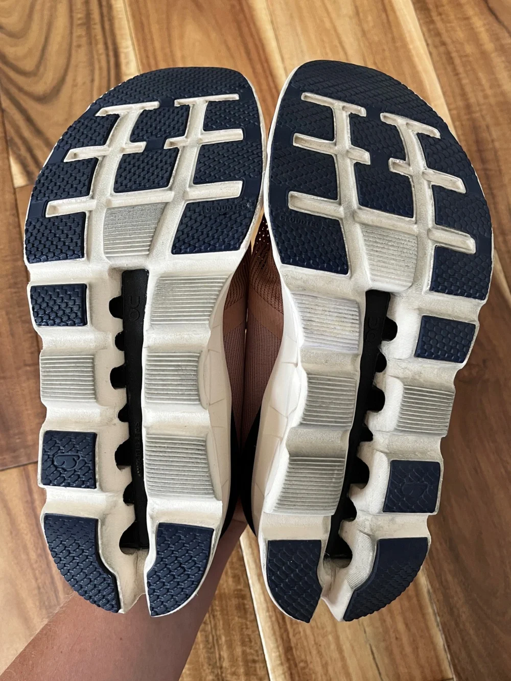 Women’s OnCloud Cloud Stratus 2 in Cork Fawn size 8